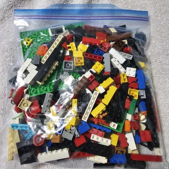 Lego 1lb/bag. Unsorted mix of bricks and other non brick shaped pieces Read Desc - Picture 7 of 10
